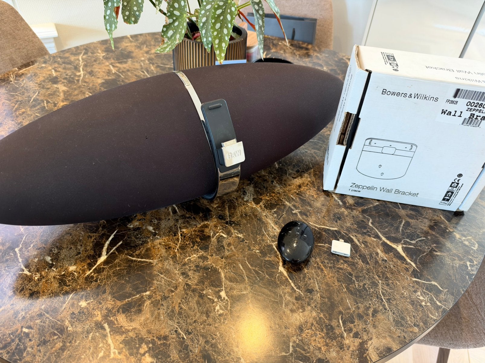 Bowers & wilkins zeppelin, Audio, Tv en Foto, Zo goed als nieuw, Draagbare speaker, Bowers & Wilkins (B&W), Afstandsbediening