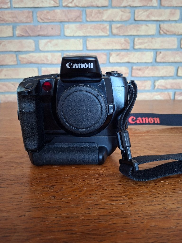 Foto 7 van Canon EOS 5 body met Canon Vertical Grip VG 10