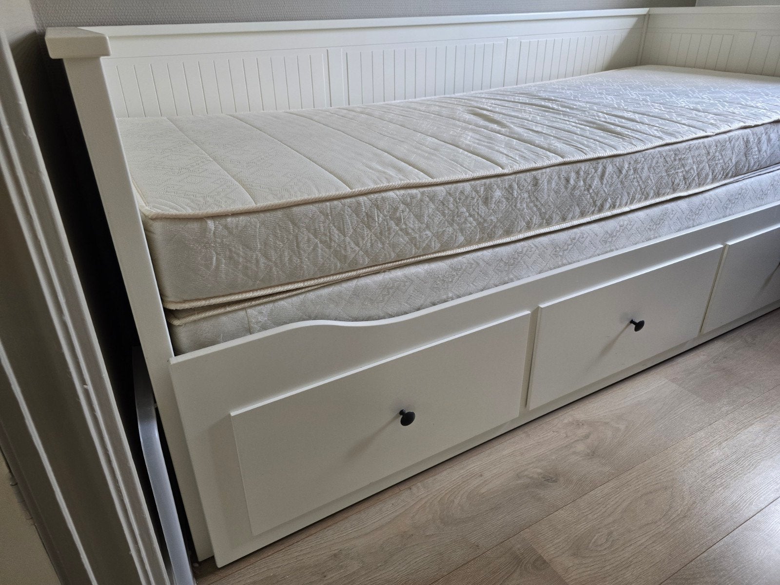 IKEA Hemnes Uitschuifbed Bank met 2 Matrassen, Ophalen, Wit, Tweepersoons, Modern Scandinavisch