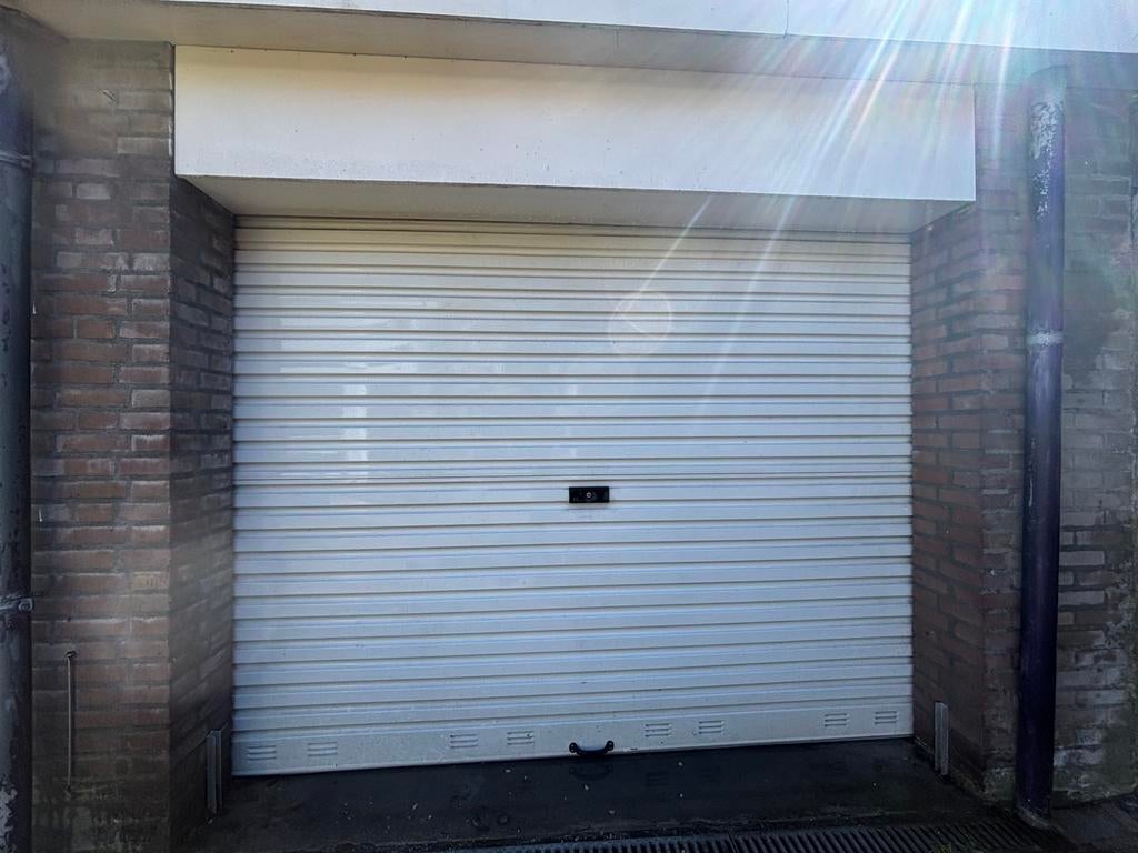 Garage deur – gebruikt maar goed (260 x 210 cm), Doe-het-zelf en Verbouw, Deuren en Horren, Ophalen, Gebruikt, 120 cm of meer
