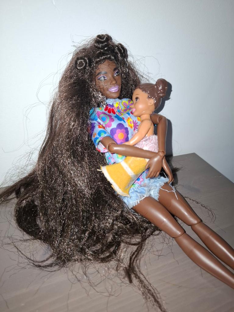 Barbie moeder met kind, buggy en kinderstoel, Kinderen en Baby's, Speelgoed | Poppen, Gebruikt, Barbie, Ophalen of Verzenden
