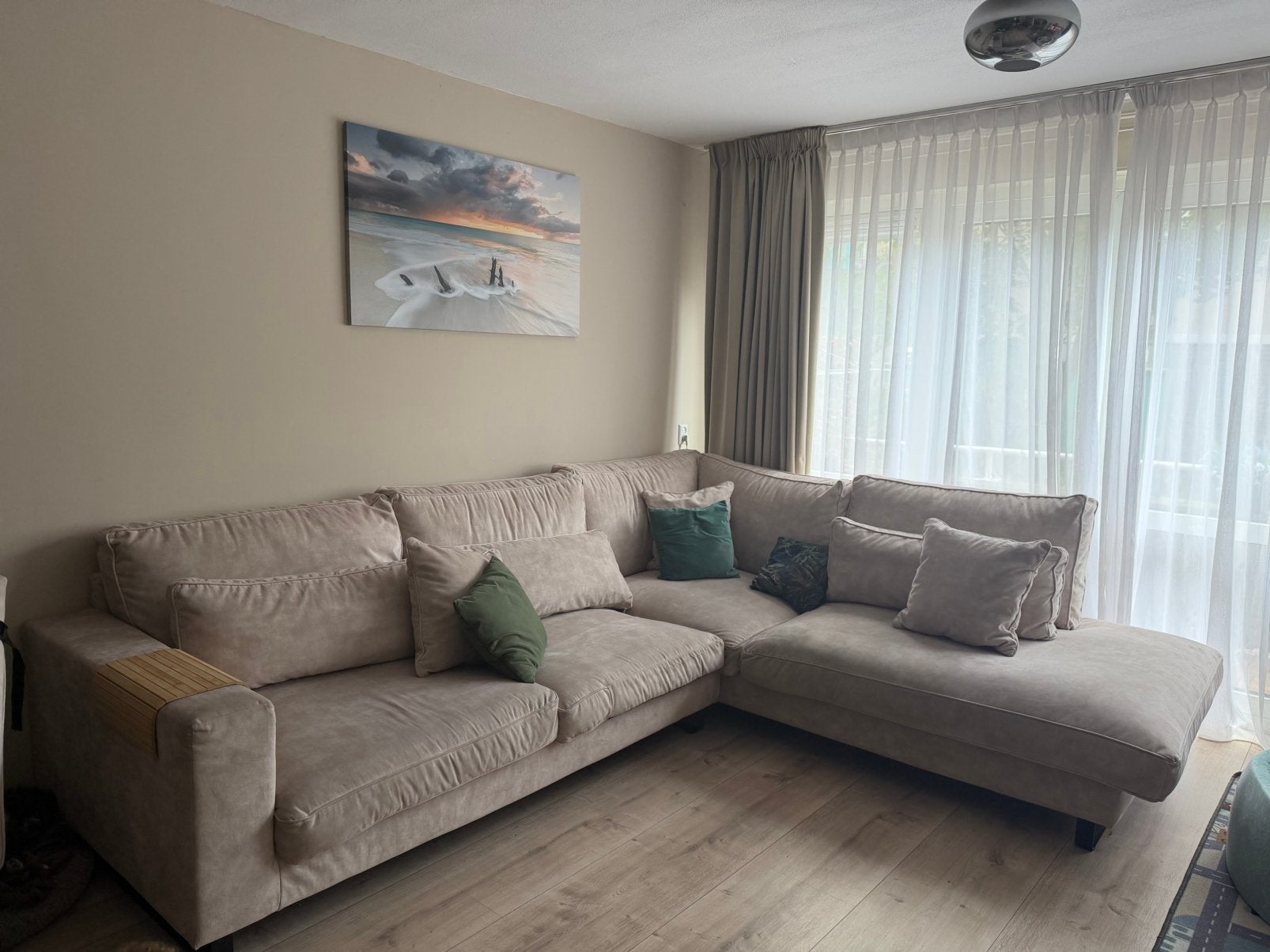 Grote beige hoekbank 300x240 cm + 3-delige salontafelset, Ophalen, Gebruikt