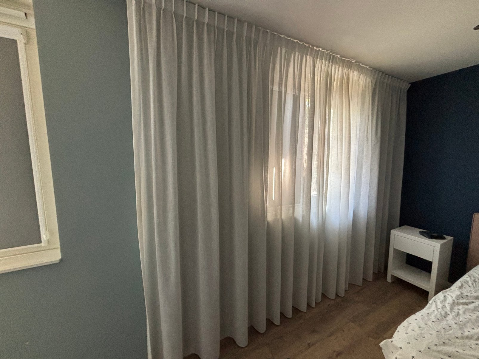 Mooie witte inbetweens gordijnen, Huis en Inrichting, Stoffering | Gordijnen en Lamellen, Ophalen, 500 cm, Wit, Koordbediening