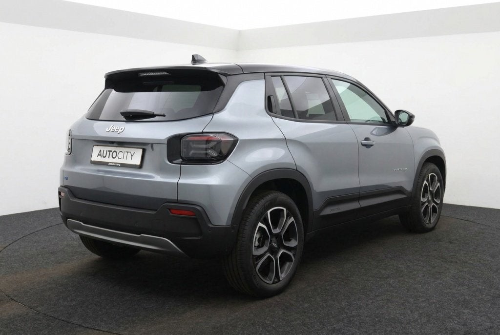 Jeep Avenger Summit Electric 54 kWh l Camera l Adaptive l Bl, Auto's, 0 cilinders, Gebruikt, 1520 kg, 157 pk