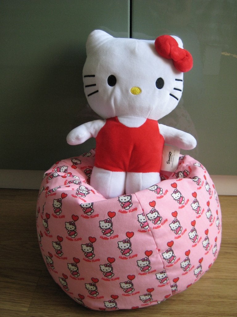 Sanrio Hello Kitty knuffel 30 cm wit met rood ZGAN + zitzak, Overige merken, Ophalen of Verzenden, Zo goed als nieuw, Met kleding of accessoire