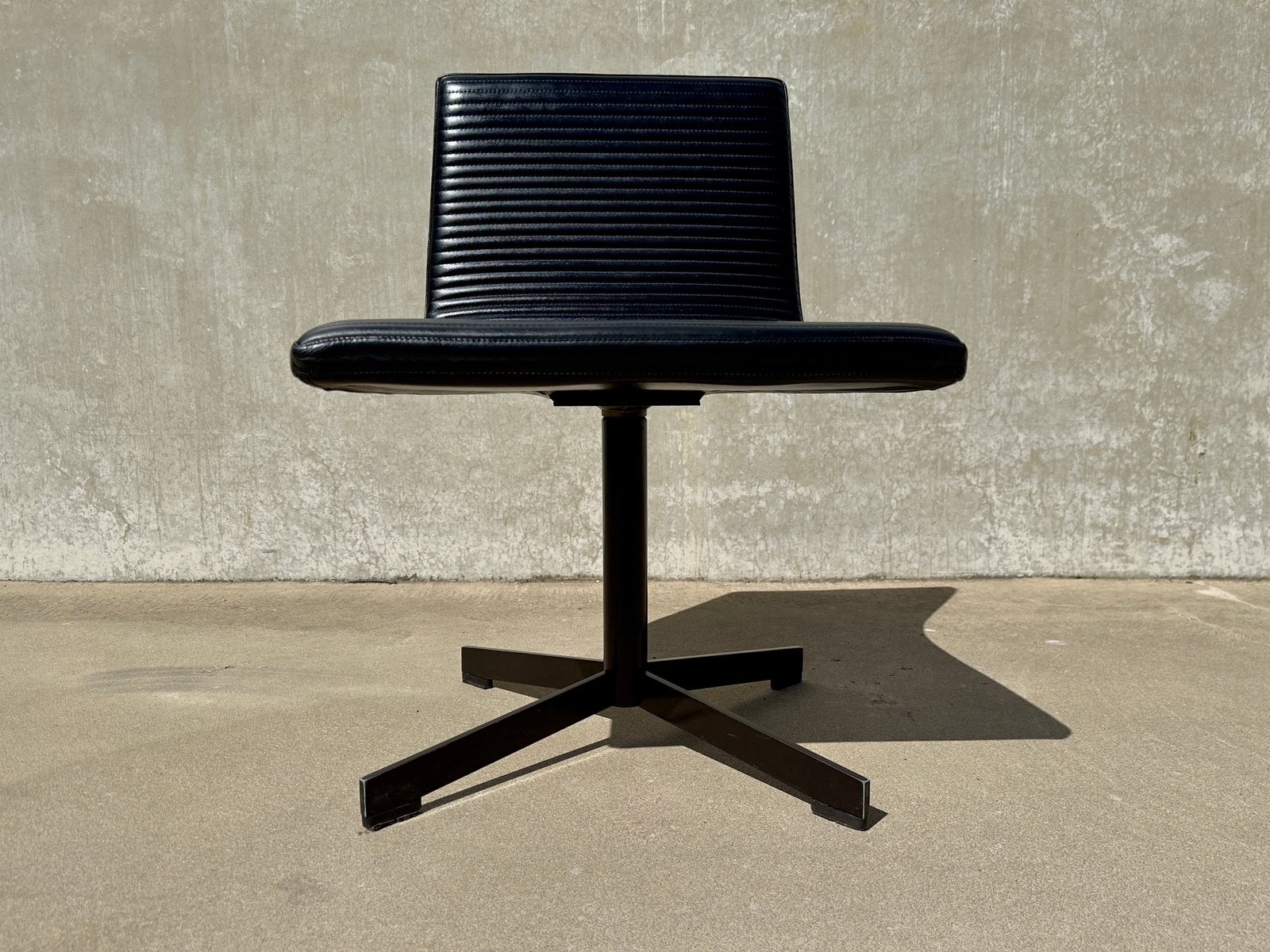 set van 4 B&B Italia leren draaistoelen design V. van Duysen, Gebruikt, |, Zwart, Ophalen of Verzenden