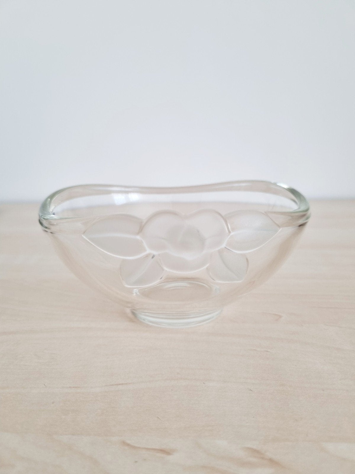 Glazen schaaltje met bloemmotief, Antiek en Kunst, Verzenden
