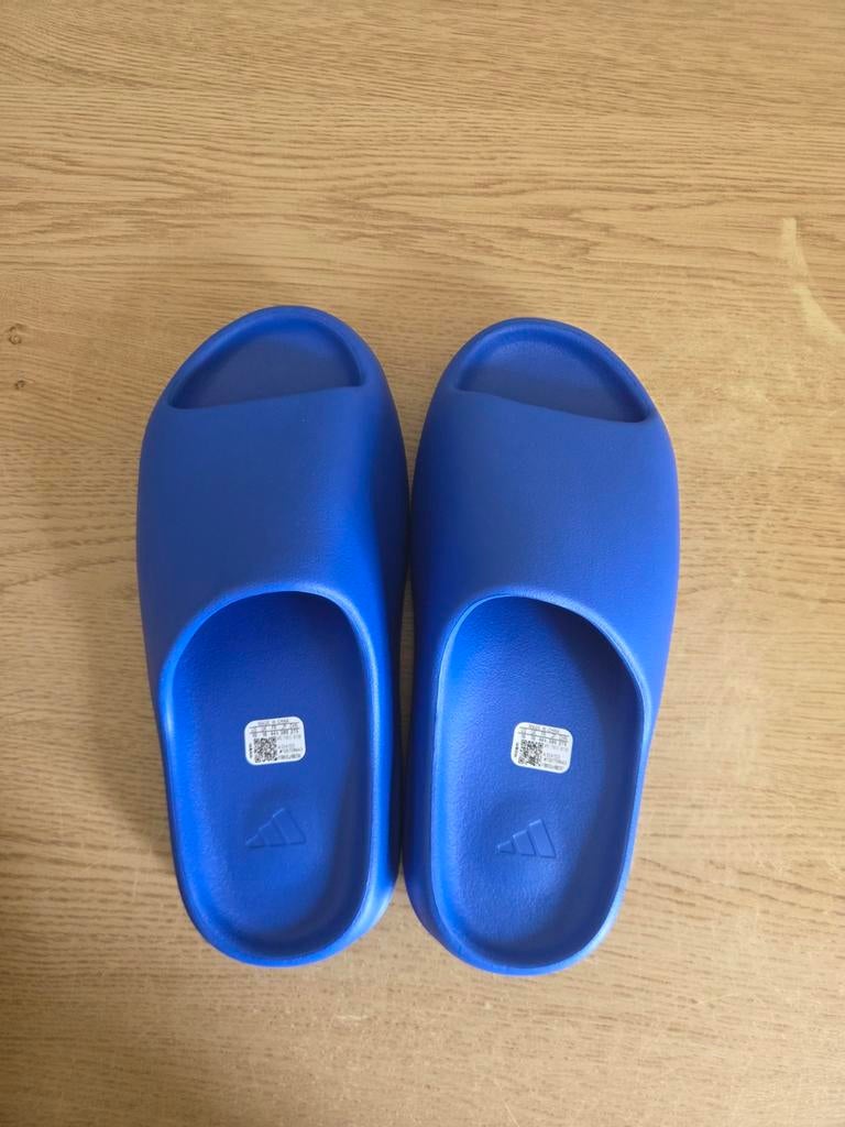 Adidas Yeezy Azure slides US 10, Ophalen of Verzenden, Nieuw