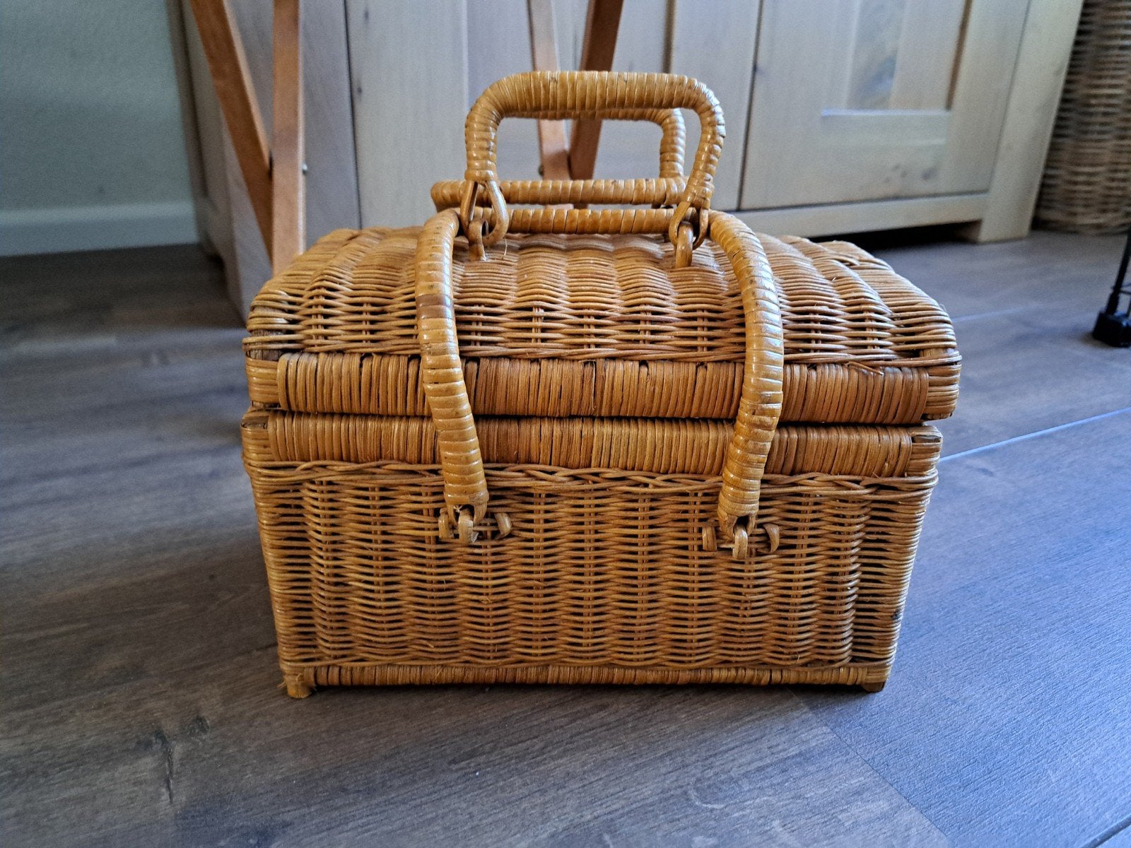 Vintage rieten opbergmand met handvat zie omschr, Huis en Inrichting, Woonaccessoires | Schalen en Manden, Ophalen of Verzenden