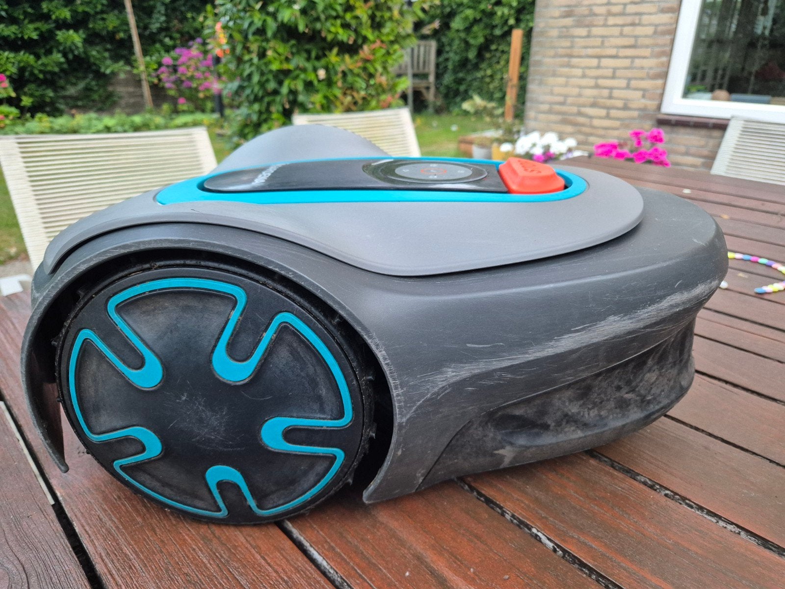 Gardena Sileno Minimo Robotmaaier - 250 m², Ophalen, Cirkelmaaier, Gebruikt, Minder dan 30 cm