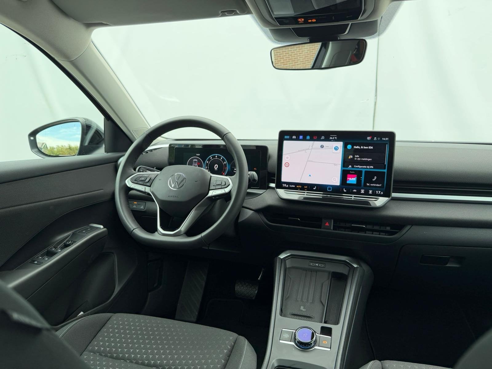 Volkswagen T-Roc 1.5 eTSI Life | Camera | ACC | Proefrit mog, Auto's, Euro 6, 4 cilinders, Zwart, 1365 kg