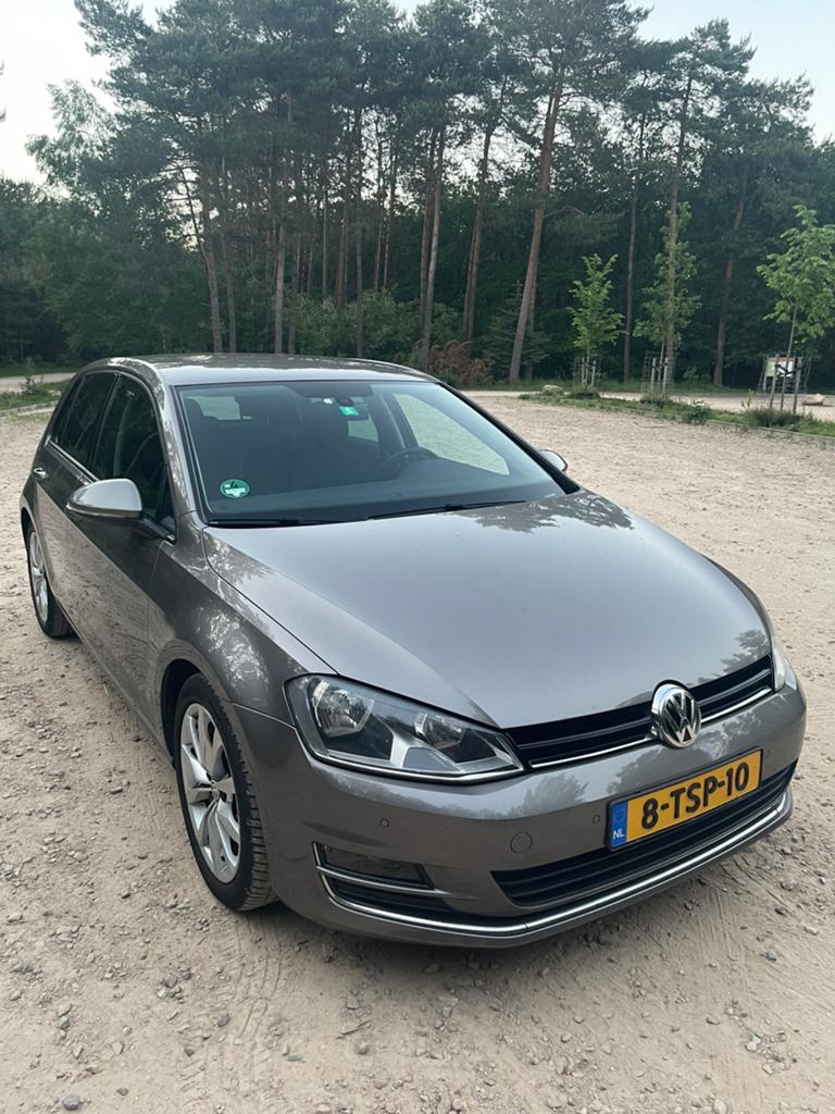 Prachtige VW Golf 7 1.2 TSI highline vol opties trekhaak, Voorwielaandrijving, Euro 5, Stof, Zwart