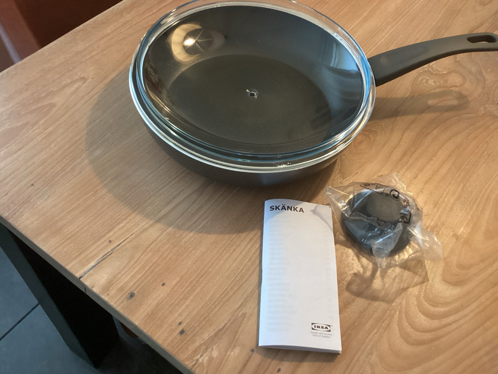 IKEA SKÄNKA Koekenpan met deksel - 28 cm, Koekenpan, Antiaanbaklaag, Aluminium, Ophalen of Verzenden
