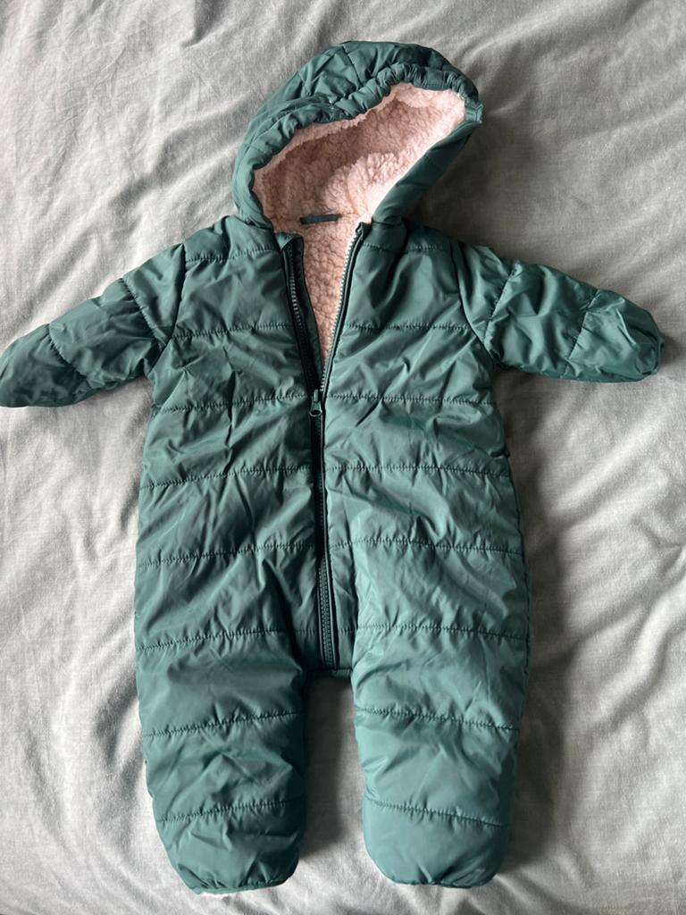 Warm babypak met capuchon, Kinderen en Baby's, Babykleding | Maat 68, Ophalen of Verzenden, Nieuw