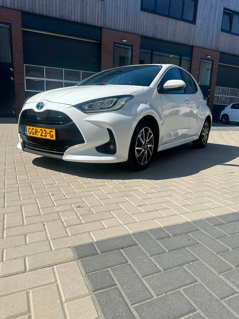 Toyota Yaris 1.5 Hybrid Dynamic | Camera | ACC | CarPlay, Wit, 1490 cc, 3 cilinders, Geïmporteerd