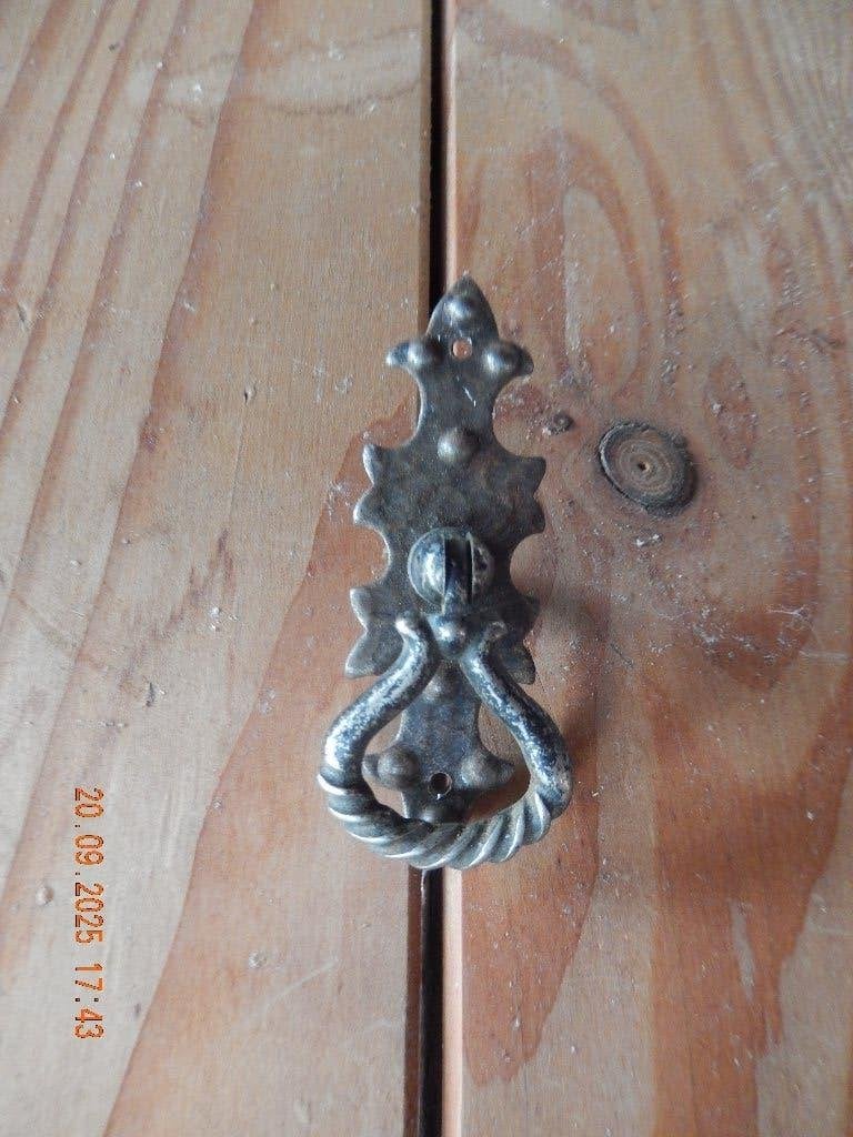 Antieke messing hanggreep / ladetrekker meubelbeslag, Ophalen of Verzenden, Gebruikt, IJzer, Overige typen