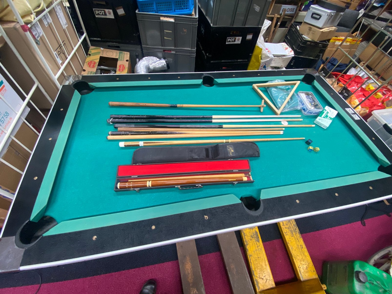 Gratis pooltafel met stokken en meer, Sport en Fitness, Biljarten en Poolen, Ophalen, Gebruikt, Pooltafel