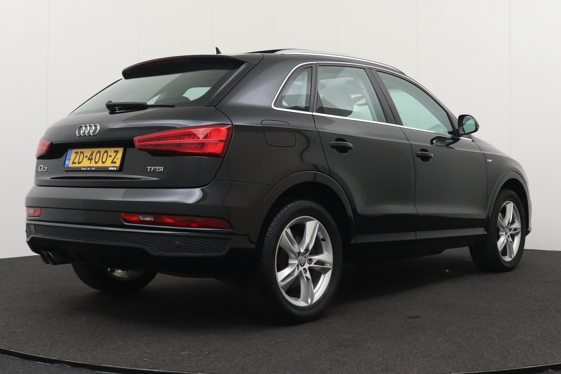 Audi Q3 1.4 150 Aut. TFSI S-Line Pano-dak Xenon Leder-Sports, Auto's, Audi, Dealer onderhouden, 4 cilinders, 150 pk, Zwart