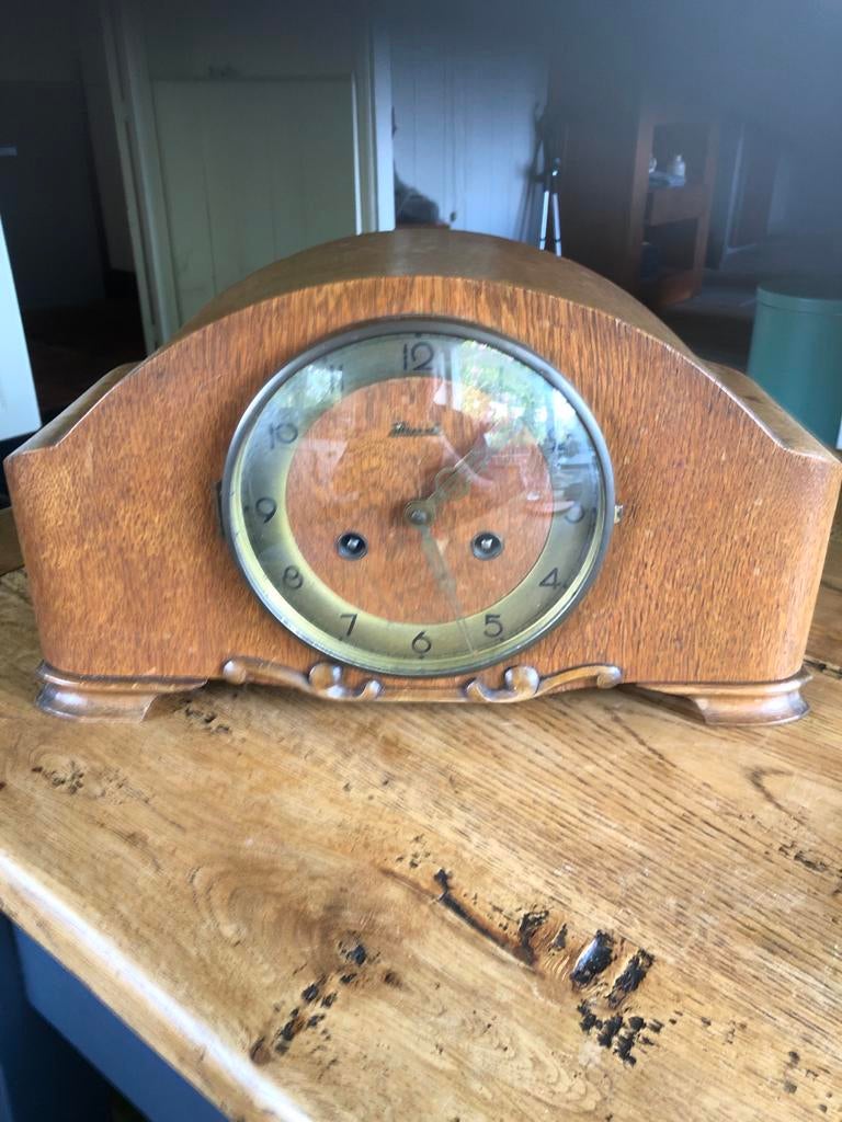 Antieke Pendule met Slagwerk - 80 Jaar Oud en Loopt Perfect, Antiek en Kunst, Antiek | Klokken, Ophalen of Verzenden