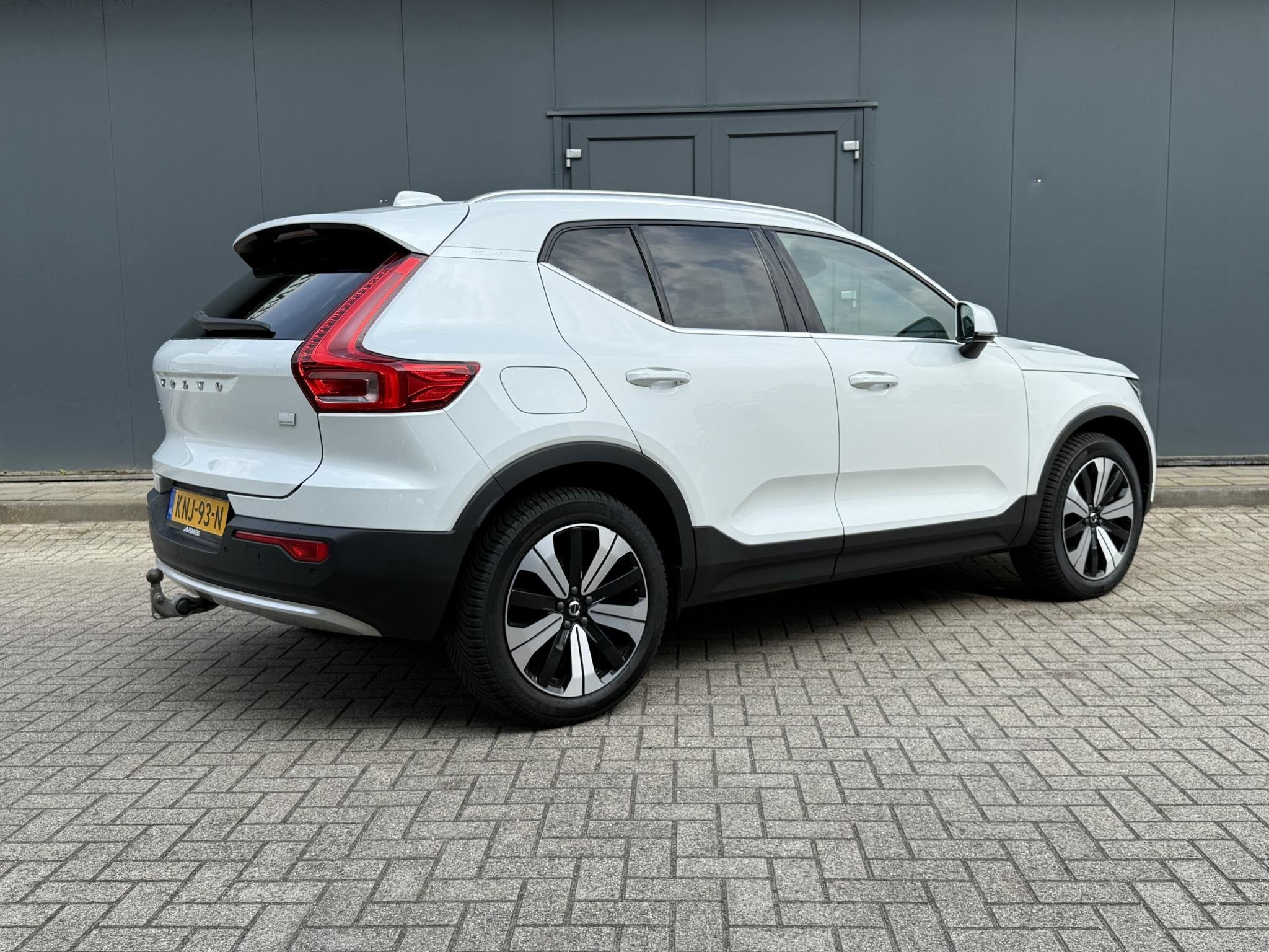 Volvo XC40 1.5 T4 Plug-in hybrid Plus Bright / PHEV / 1800kg, Stof, Euro 6, 1712 kg, Wit