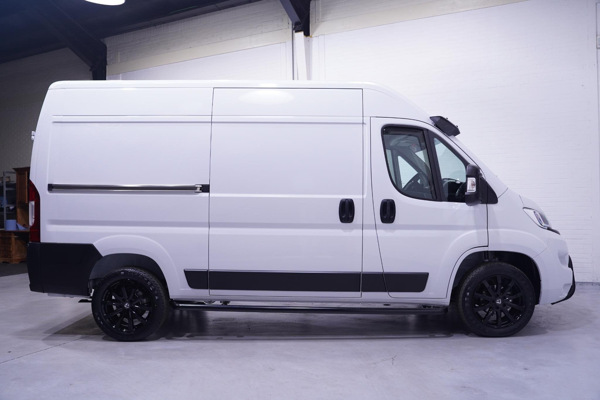 Foto 8 van Opel Movano 2.2D 140 pk L2H2 White&Black Edition Navi 18" LM