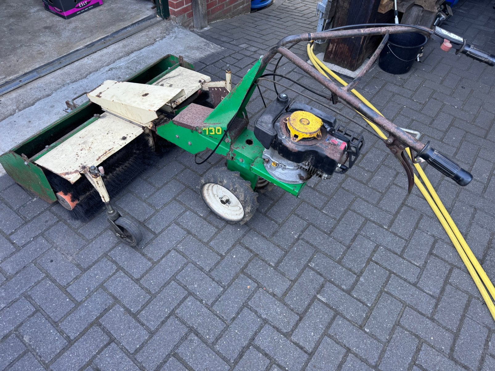 Te koop Agip veegmachine, Ophalen, Gebruikt