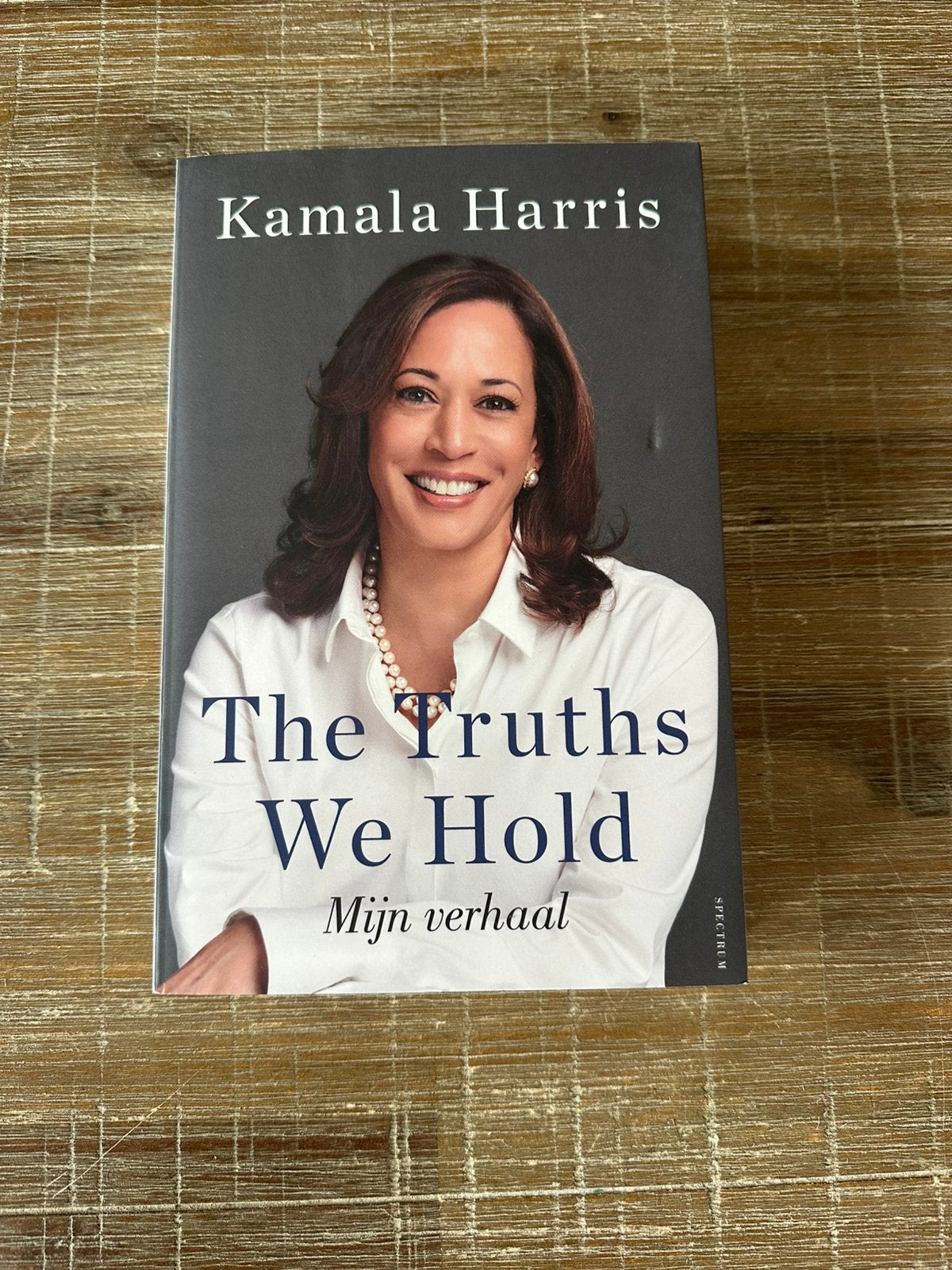 Kamala Harris - The Truths We Hold, Ophalen of Verzenden, Zo goed als nieuw, Kamala Harris