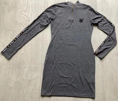 Grijze jurk maat 38 van SikSilk met lange mouwen, Kleding | Dames, Maat 38/40 (M), Sik silk, Ophalen of Verzenden, Zo goed als nieuw