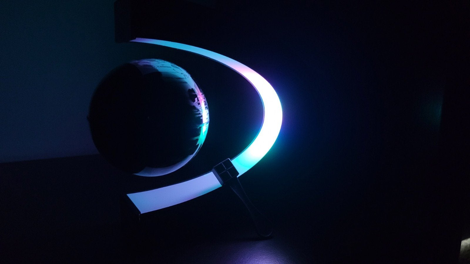 lamp met zwevende wereldbol, Ophalen, Zwart, Kunststof, Zo goed als nieuw