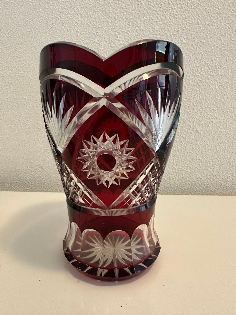 Vintage Boheemse robijnrode handgeslepen kristallen vaas, Antiek en Kunst, Ophalen
