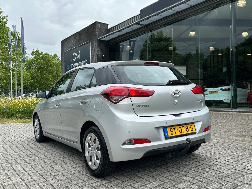 Hyundai i20 1.0 T-GDI Comfort | Navi | Camera | Trekhaak | C, Auto's, Voorwielaandrijving, 23 km/l, Origineel Nederlands, Bedrijf