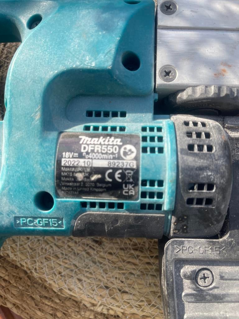 Makita DFR550 Gipsplaatschroefmachine 18V, Ophalen of Verzenden, Gebruikt, Boor- en Schroefmachine, Variabele snelheid