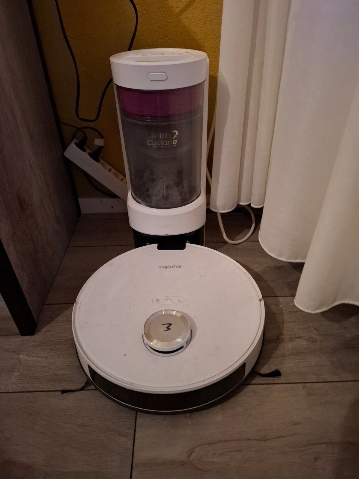 Eureka E10S Robotstofzuiger met zelfreinigend station, Ophalen, Overige merken, Gebruikt, Bedienbaar via app