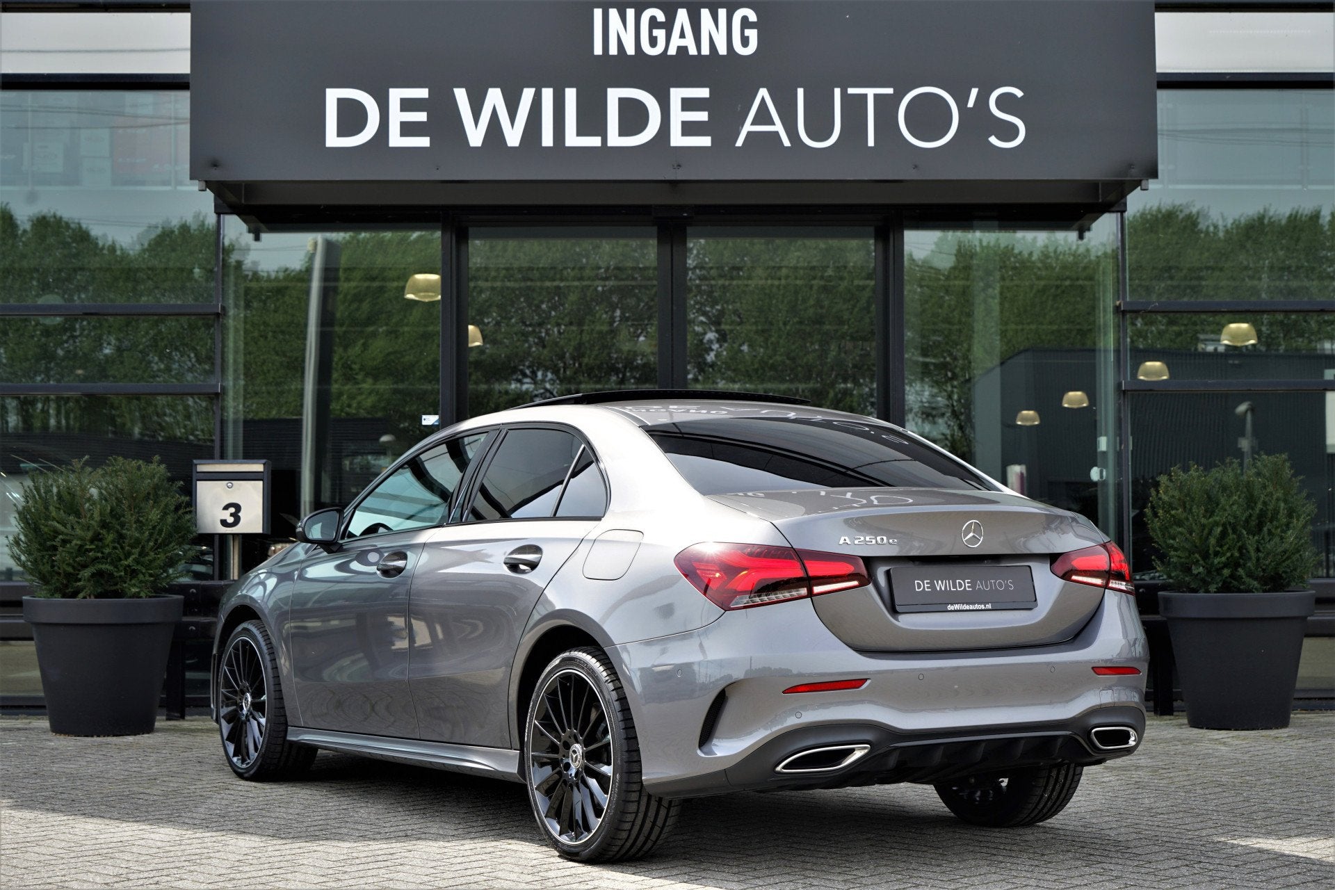 Mercedes-Benz A-Klasse 250 e AMG 218pk Pano Camera Sfeerverl, Auto's, Mercedes-Benz, Gebruikt, 4 cilinders, Bedrijf, Hybride Elektrisch/Benzine