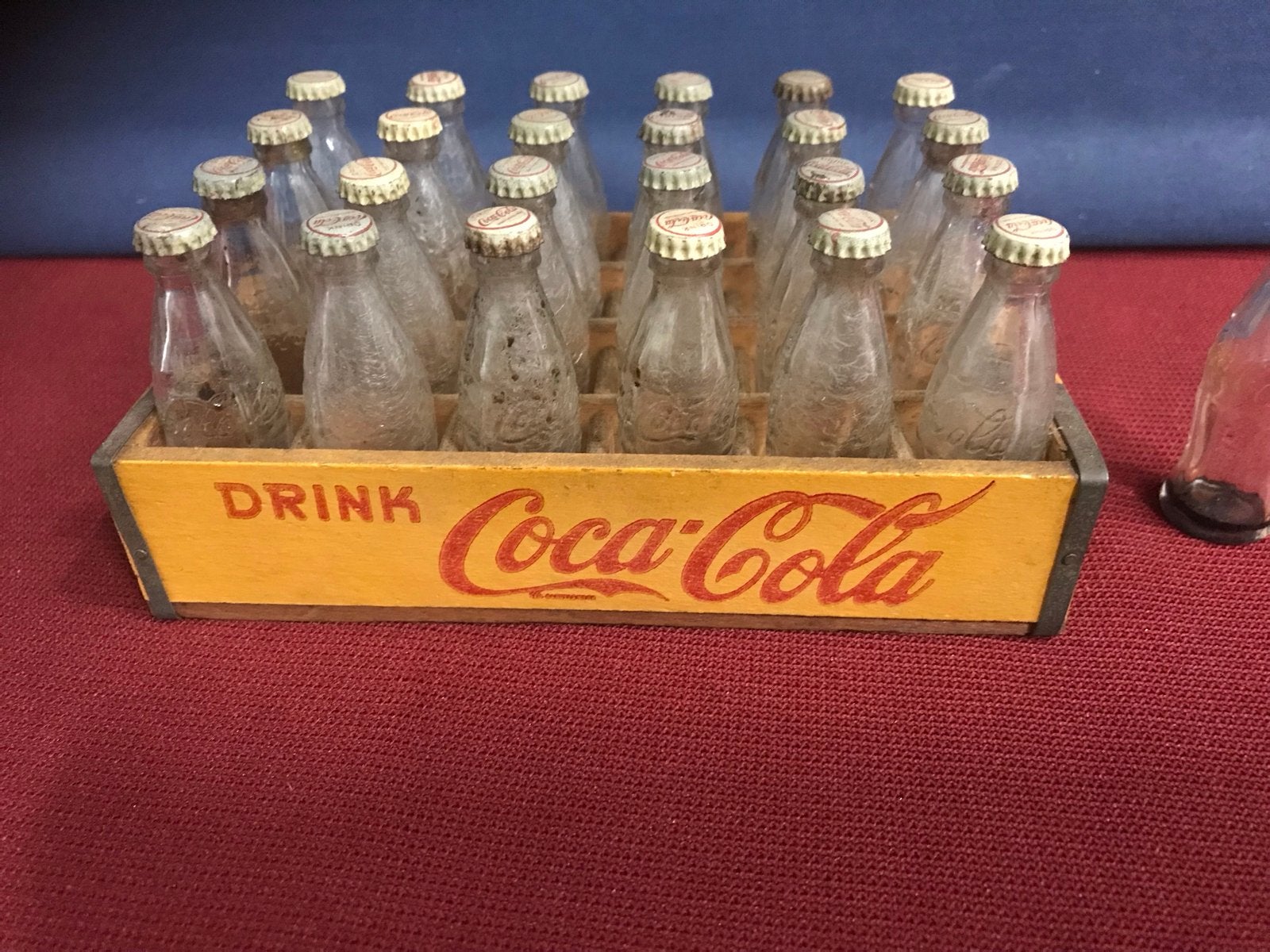 Mini kratje Coca Cola flesjes - Ongeopend en in goede staat, Verzamelen, Gebruiksvoorwerp, O, O, Ophalen of Verzenden