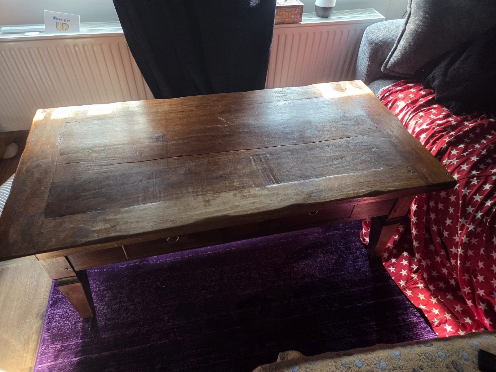 Robuuste houten salontafel met lades, Huis en Inrichting, Tafels | Salontafels, Ophalen, 50 – 75, Gebruikt, Rustiek