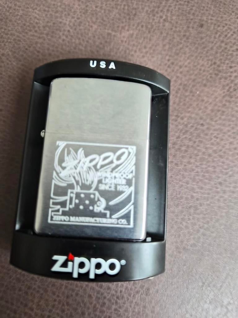 Zippo aansteker met gravure - Nieuw in verpakking, Verzamelen, Ophalen of Verzenden, Nieuw, Aansteker