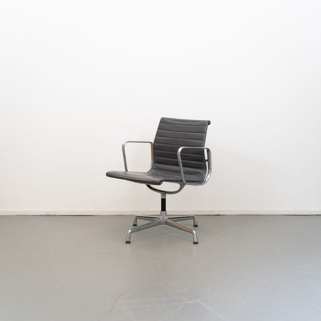 Vitra Eames EA 108 Stoel Grijs Leer - Chroom, Niet ingevuld, Zo goed als nieuw, Niet ingevuld, Niet ingevuld