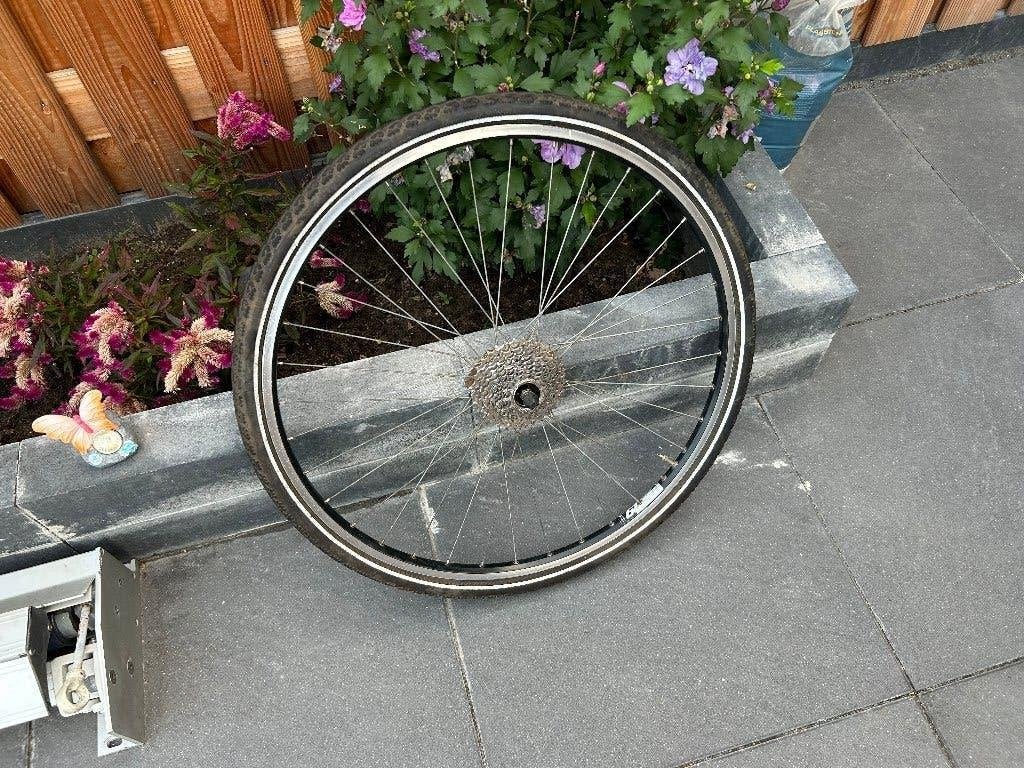 te koop:Achterwiel 28 inch 8 cassette versnellingen velgrem, Fietsen en Brommers, Fietsonderdelen, Ophalen of Verzenden, Gebruikt