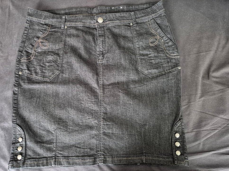 Zwarte spijkerrok van MS maat 52 met split en steekzakken., Kleding | Dames, Grote Maten, Rok, Zwart, Nieuw, Ophalen of Verzenden