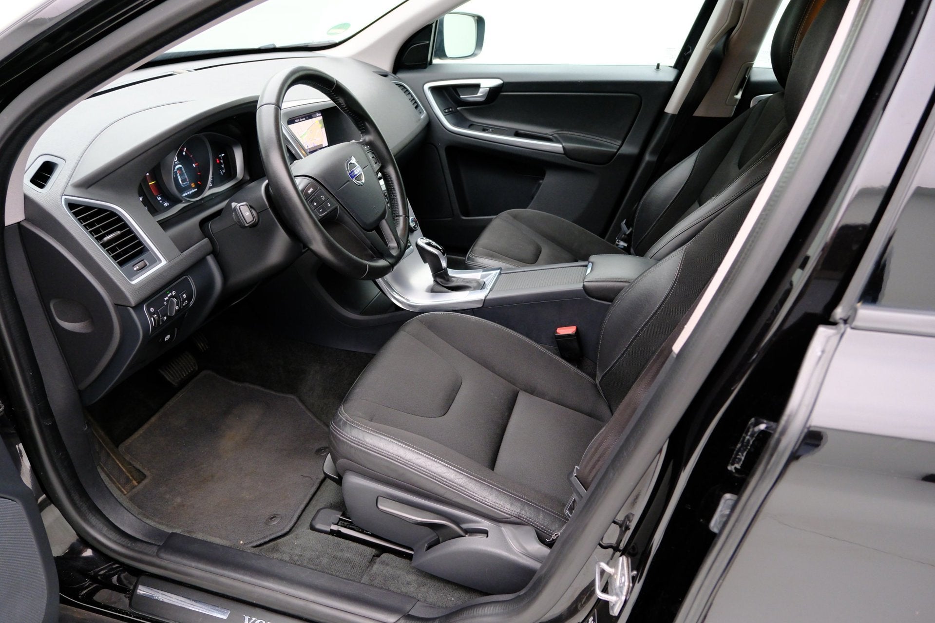 Volvo XC60 2.0 D3 FWD Polar Aut. Xenon|Half Leder|PDC|Navi|L, Auto's, 1624 kg, Euro 6, 4 cilinders, Leder en Stof
