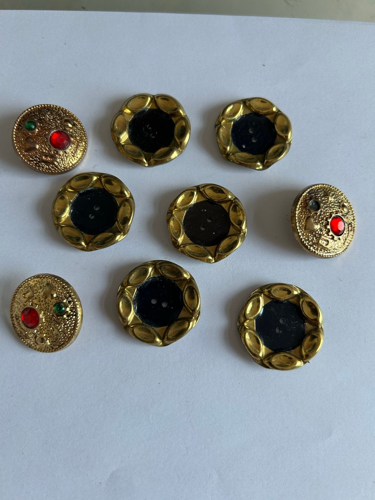 Set van 8 Vintage Gouden Knopen met Steen en Zwart Email, Ophalen of Verzenden, Zo goed als nieuw