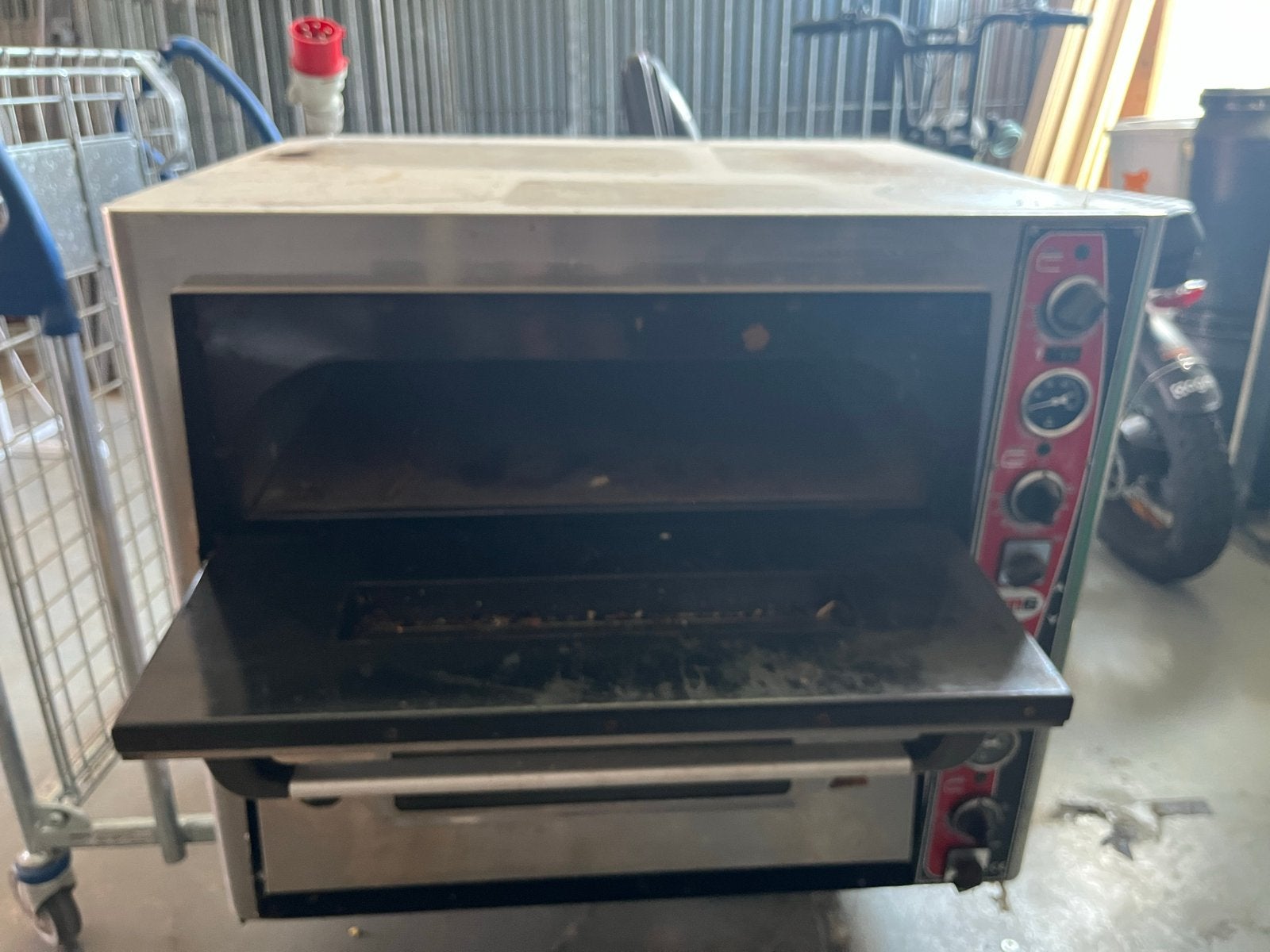 Professionele dubbele pizzaoven met onderstel, Ophalen, Gebruikt