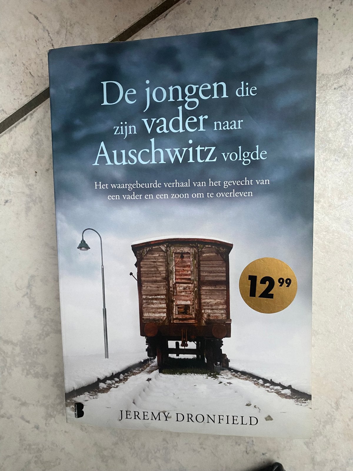 De jongen die zijn vader maar auschwitz volgde, Ophalen of Verzenden, Tweede Wereldoorlog, Zo goed als nieuw, Overige onderwerpen