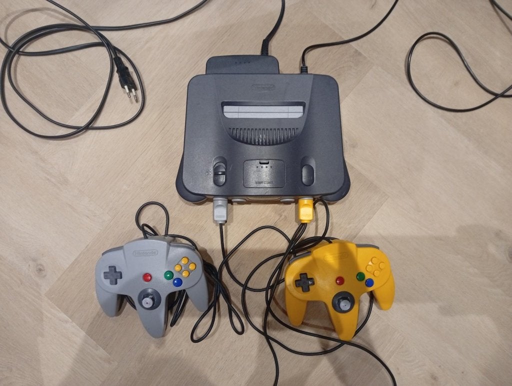 Nintendo 64 + 2 controllers en kabels, Ophalen of Verzenden, Gebruikt, Met 2 controllers