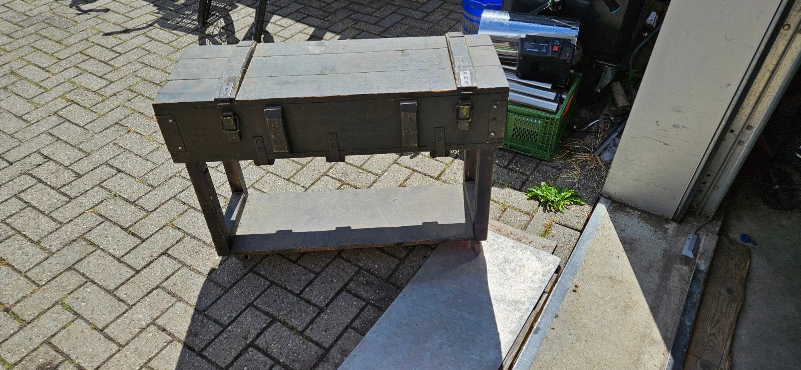 Unieke zelfgemaakte militaire kist tafel, Huis en Inrichting, Woonaccessoires | Kisten, Ophalen, Minder dan 50 cm