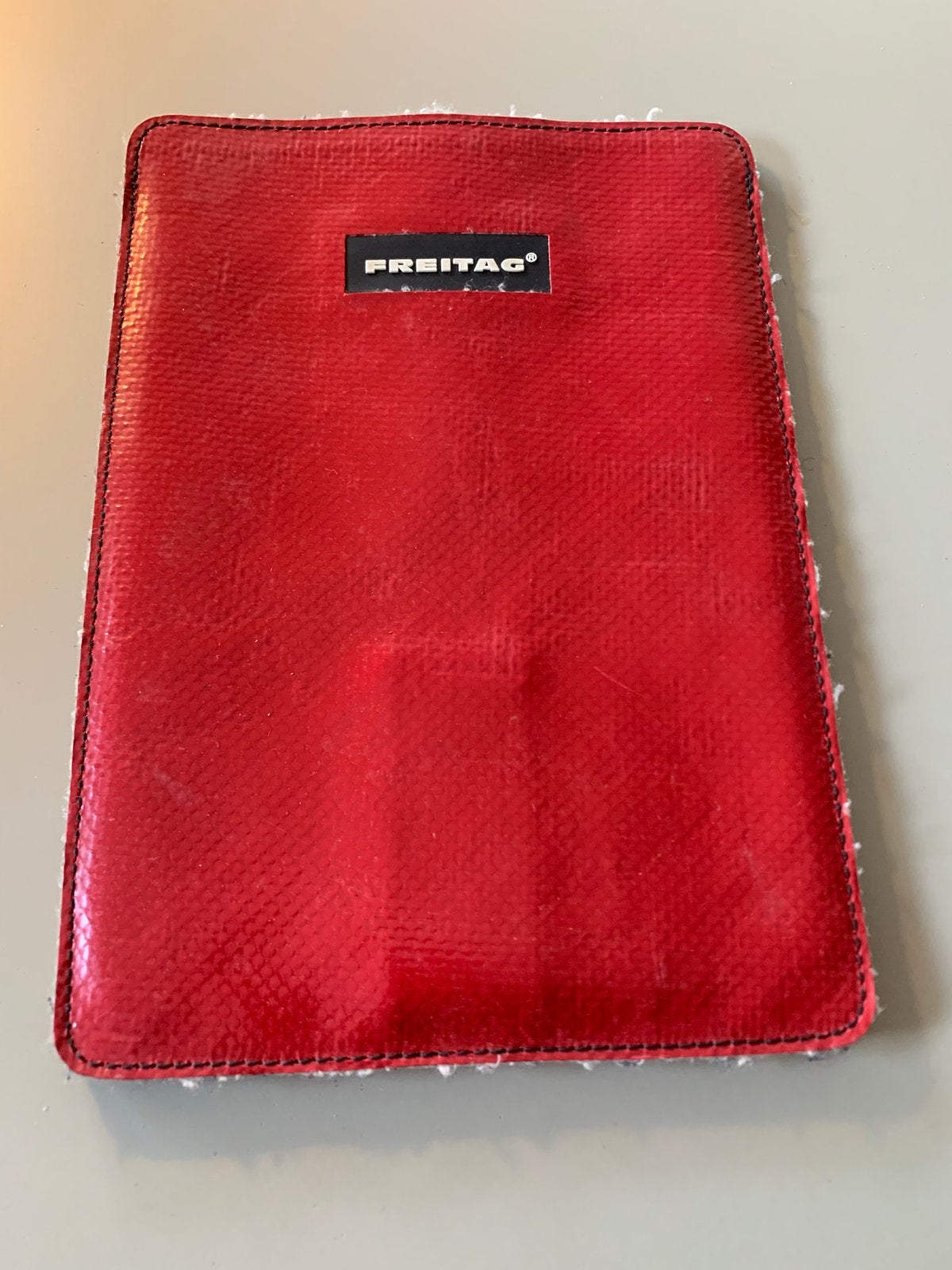 Freitag iPad hoes - Rood, gerecycled materiaal, Ophalen of Verzenden, Gebruikt, Met beschermhoes of tas, Hoesje, Tasje of Behuizing
