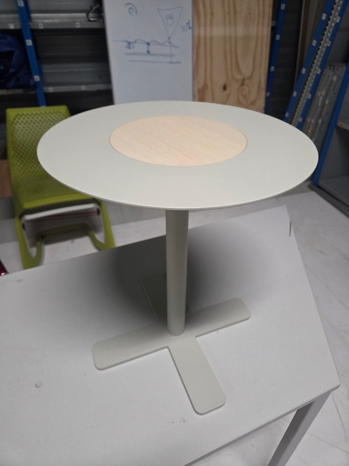 Spell bijzettafel - Rond - Wit/Hout, Minder dan 45 cm, Minder dan 55 cm, Metaal of Aluminium, Rond