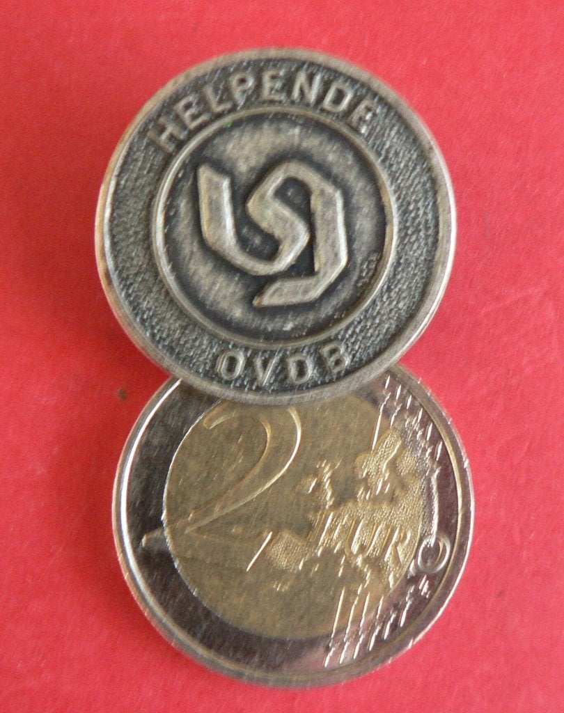 zeer oud VERPLEEGSTER speldje / broche  HELPENDE OVDB, Ophalen of Verzenden, Gebruikt, Overige onderwerpen, Speldje of Pin