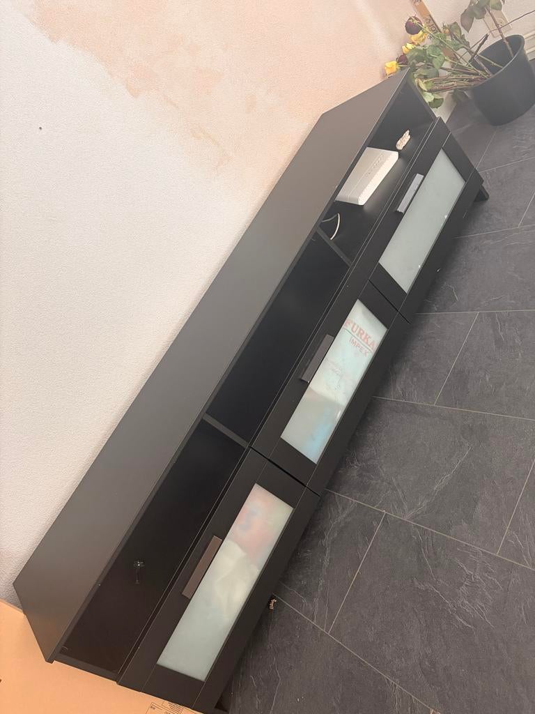IKEA TV-meubel met glazen deuren, Ophalen, Gebruikt, 150 tot 200 cm, Minder dan 100 cm